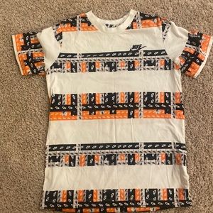 Big boys Nike tee